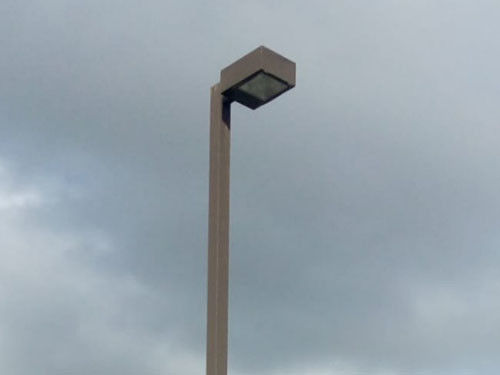 Polos cuadrados de 10 pies, polos de metal de 15 pies cuadrados, polos de iluminación LED, polos de iluminación exterior, polos de color bronce